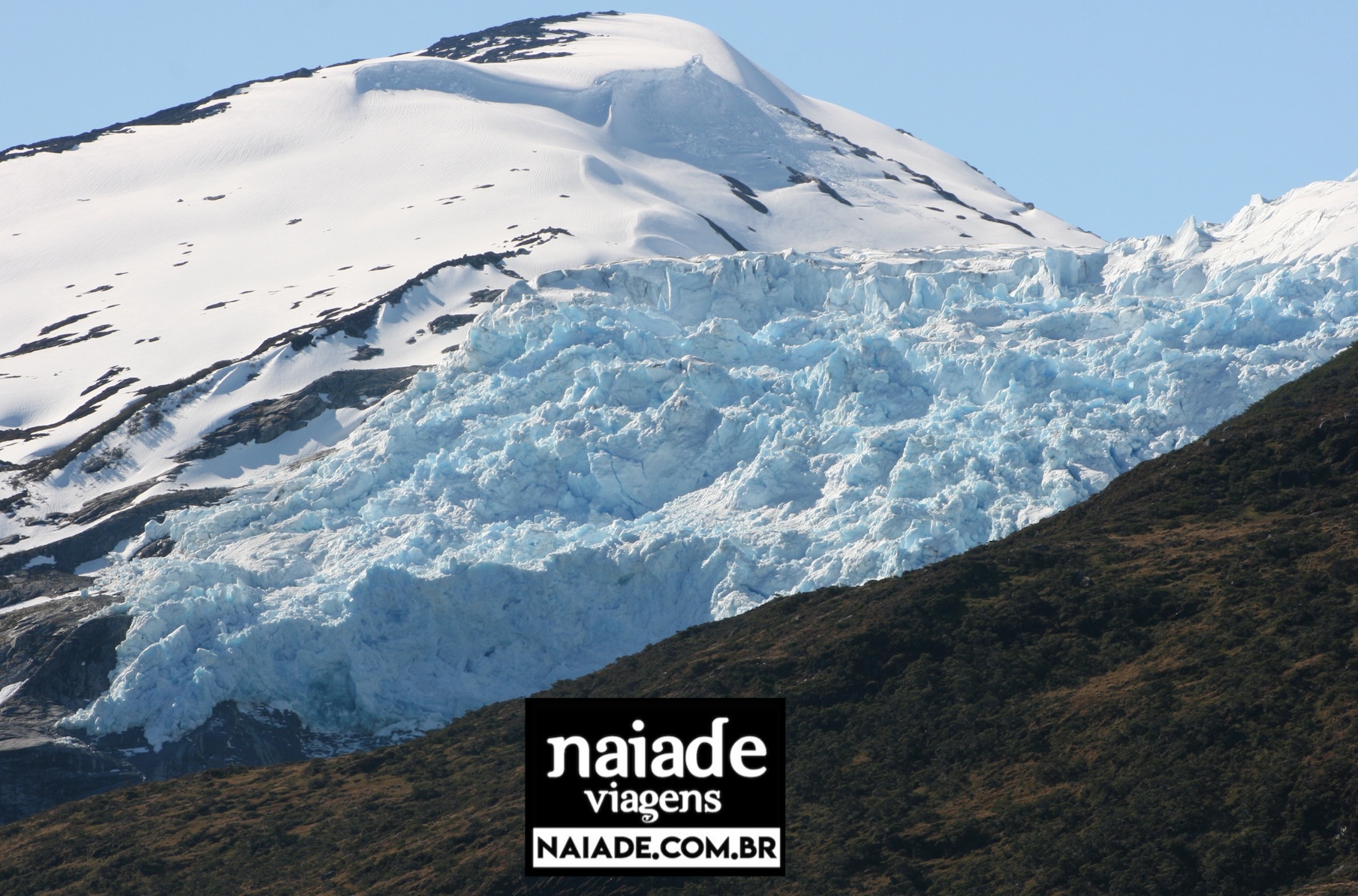 Chico da Naiade em um Cruzeiro pela Patagônia atravessando o Estreito Magalhães em dezembro de 2009