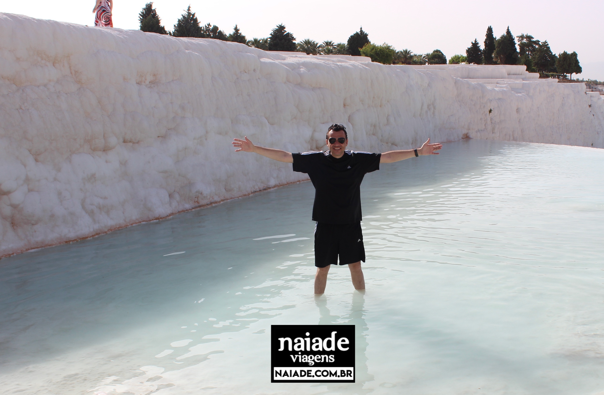 Chico nas Piscinas de Pamukkale na Turquia em 2013 