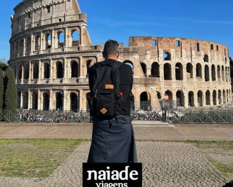 Chico da Naiade no Coliseu visto Forum Romano em 2023