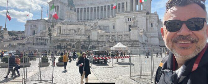 Chico com Grupo Naiade em visita a Roma no Monumento a Victor Emmanuel II em 2023