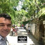 Chico na Casa da Virgem Maria em Éfeso na Turquia em 2013