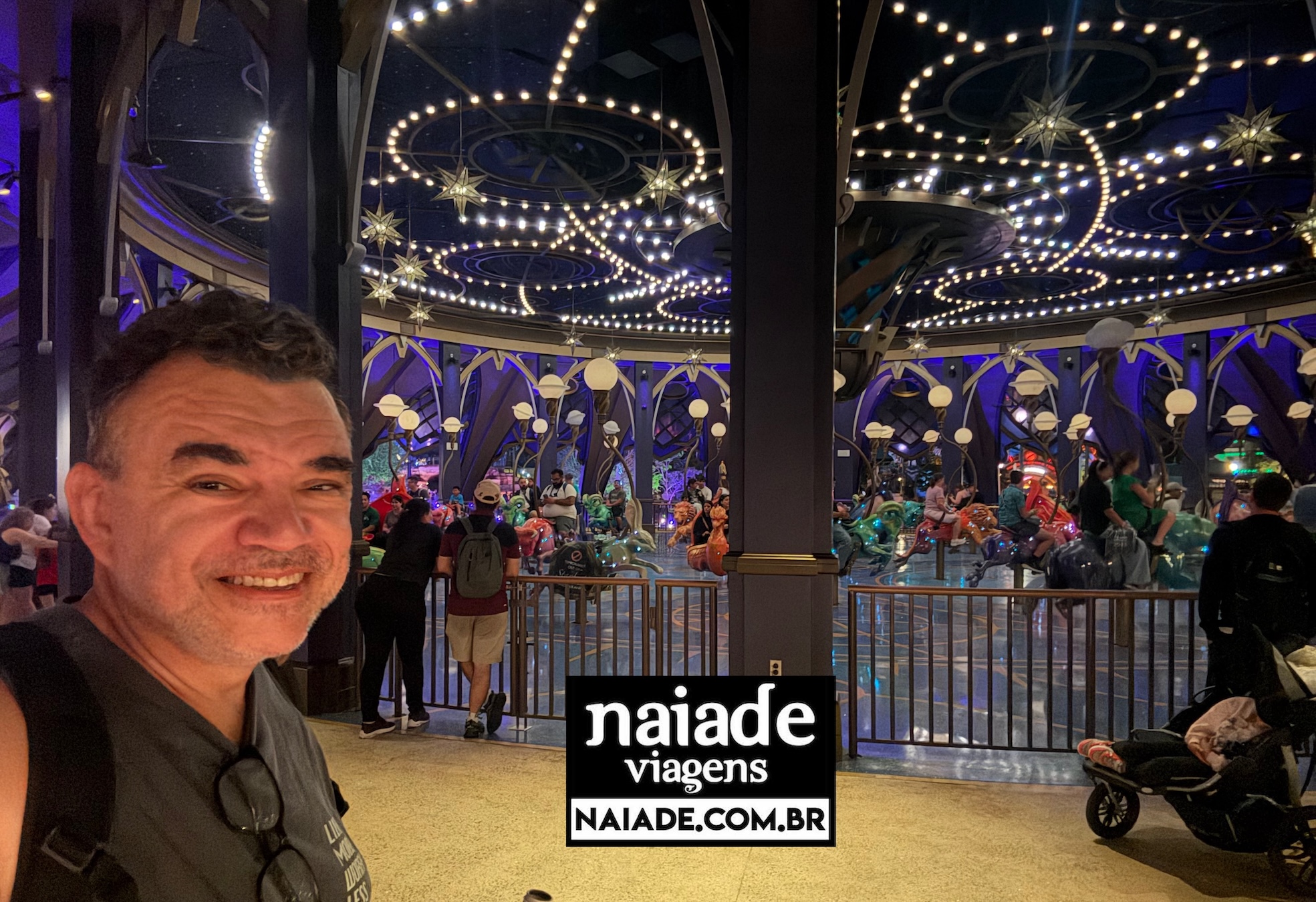 Chico no Epic Universe Orlando nov 2025 Carrossel Celestial park