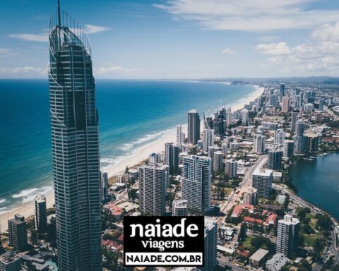 Praia de Surfers Paradise Australia by Naiade PB