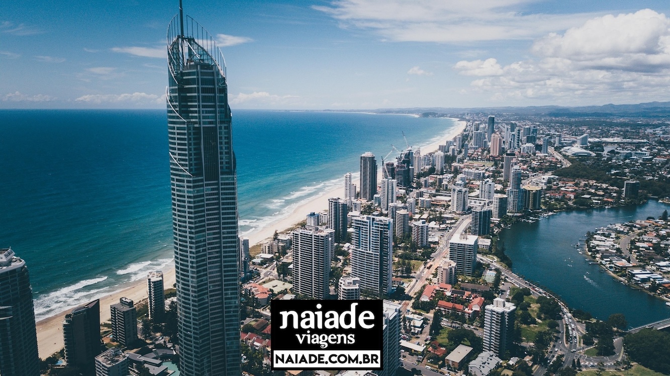 Praia de Surfers Paradise Australia by Naiade PB