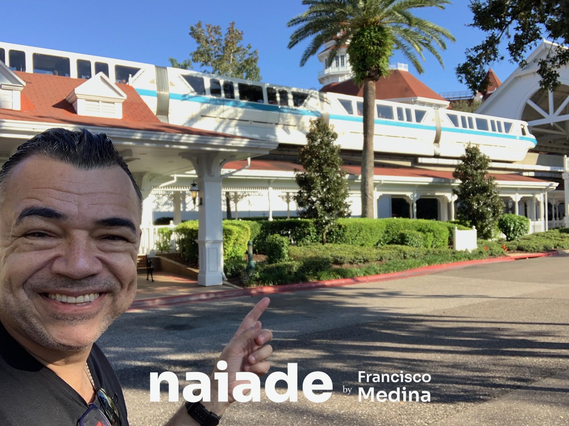 Chico da Naiade e o Monorail Disney em 2019