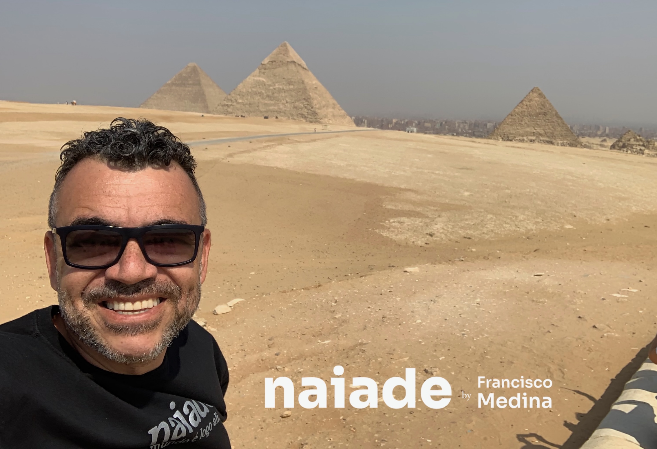 Chico Naiade nas Piramedes de Giza em 2019