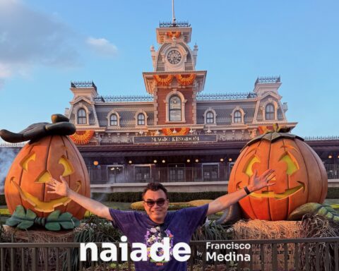 Chico da Naiade no Magic Kingdom Entrada decorada Halloween 2025